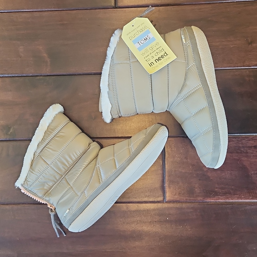 Tom's Inez Boots Sz 8